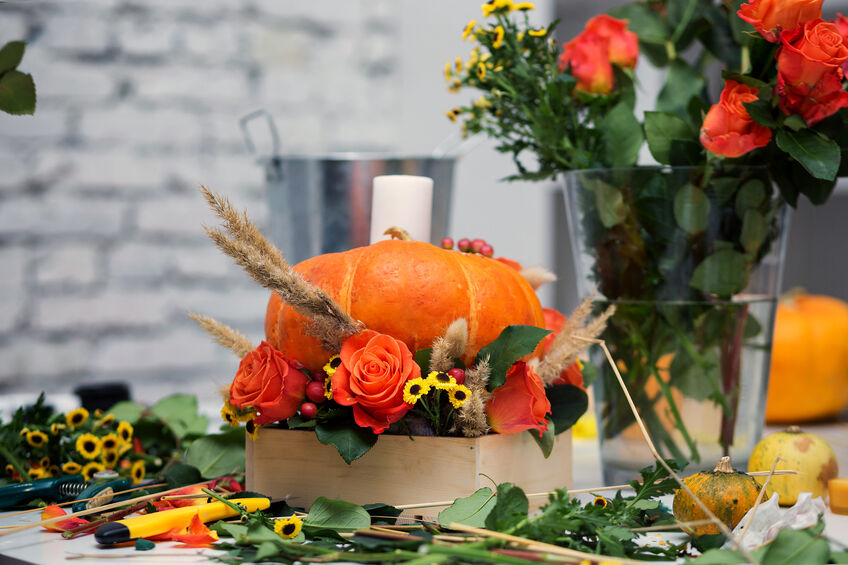 fall centerpiece on thanksgiving table